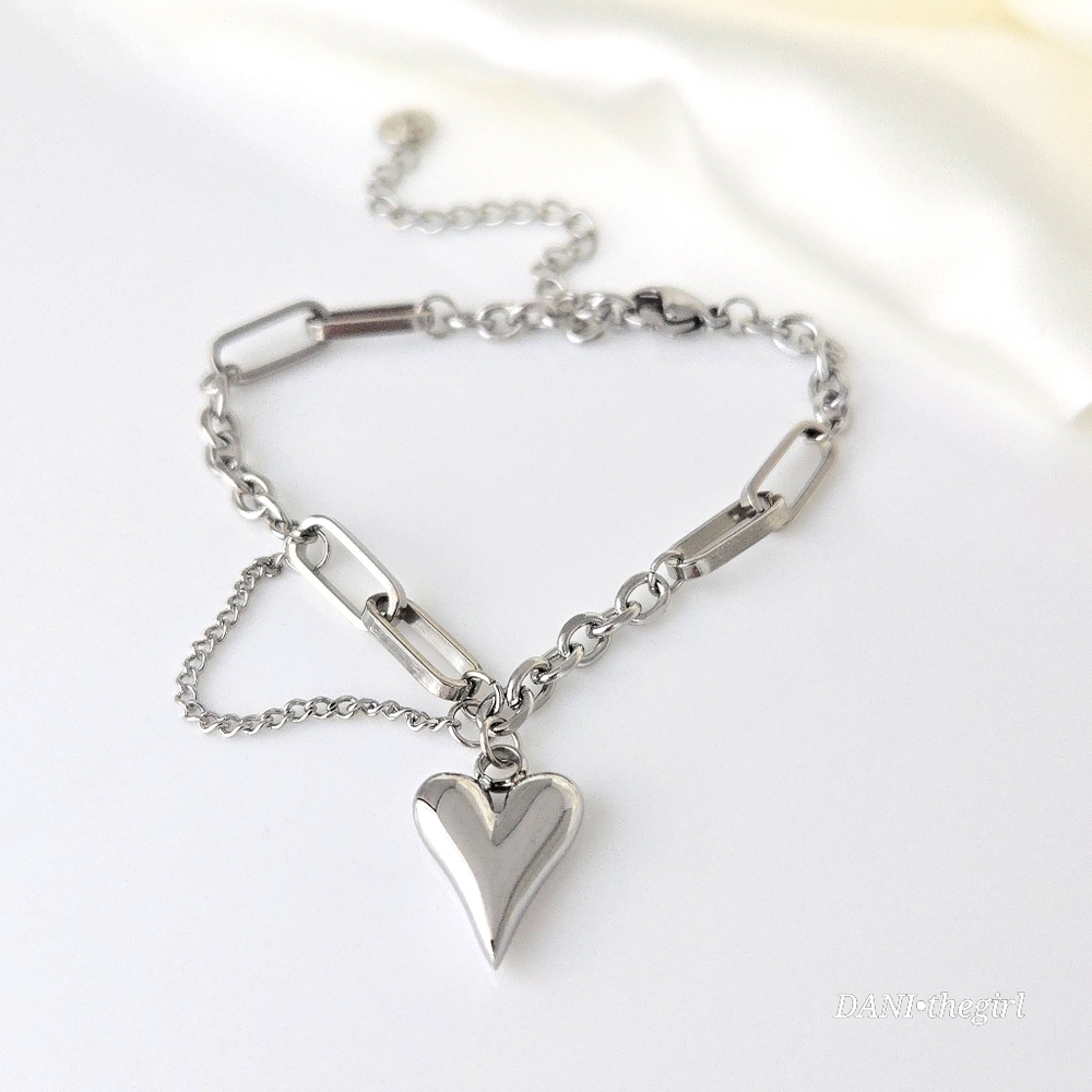 NEW 18K White Gold Silver Tone Chain Link Bracelet with Heart Charm - Picture 7 of 7